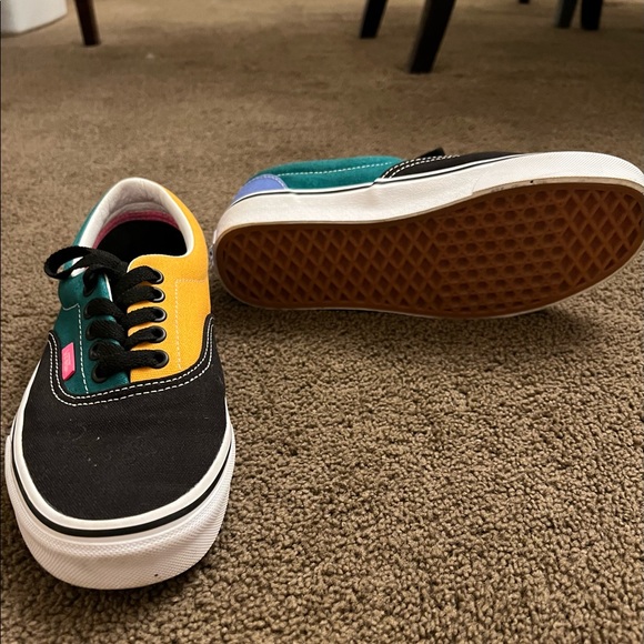 VANS UNISEX MULTI COLOR SIZE F: 8 & M: 6.5 - Picture 3 of 4